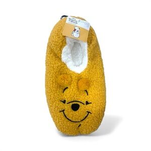 Winnie The Pooh Slippers NWT fits size 7 - 9.5